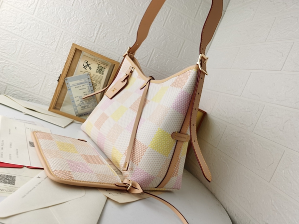 ルイヴィトンバッグ側面デザイン